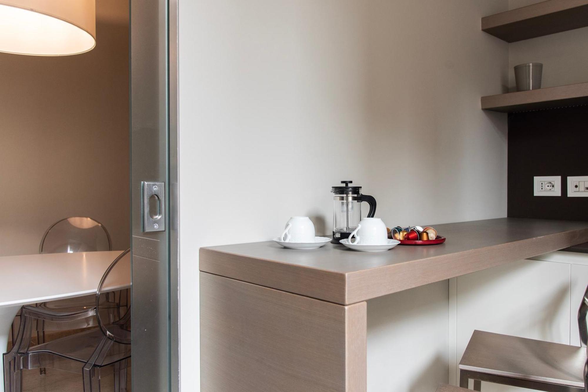Youhosty - Chinatown Bright And Luxury Apartment Milaan Buitenkant foto